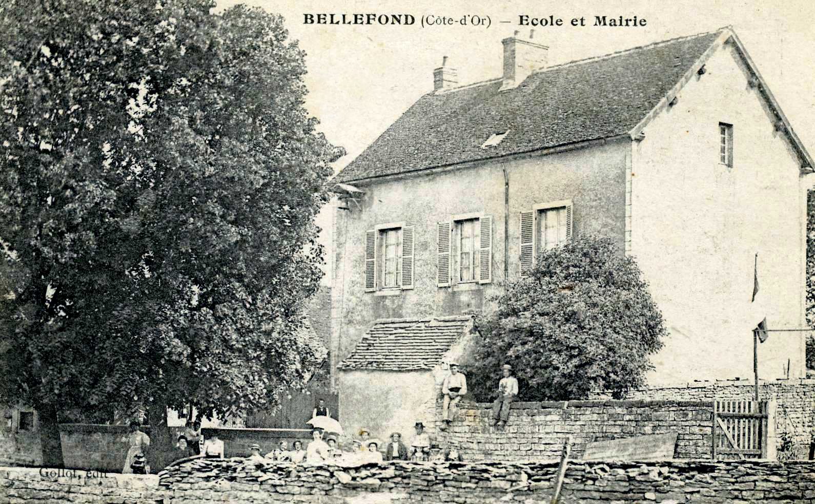 Bellefond l'école et la Mairie