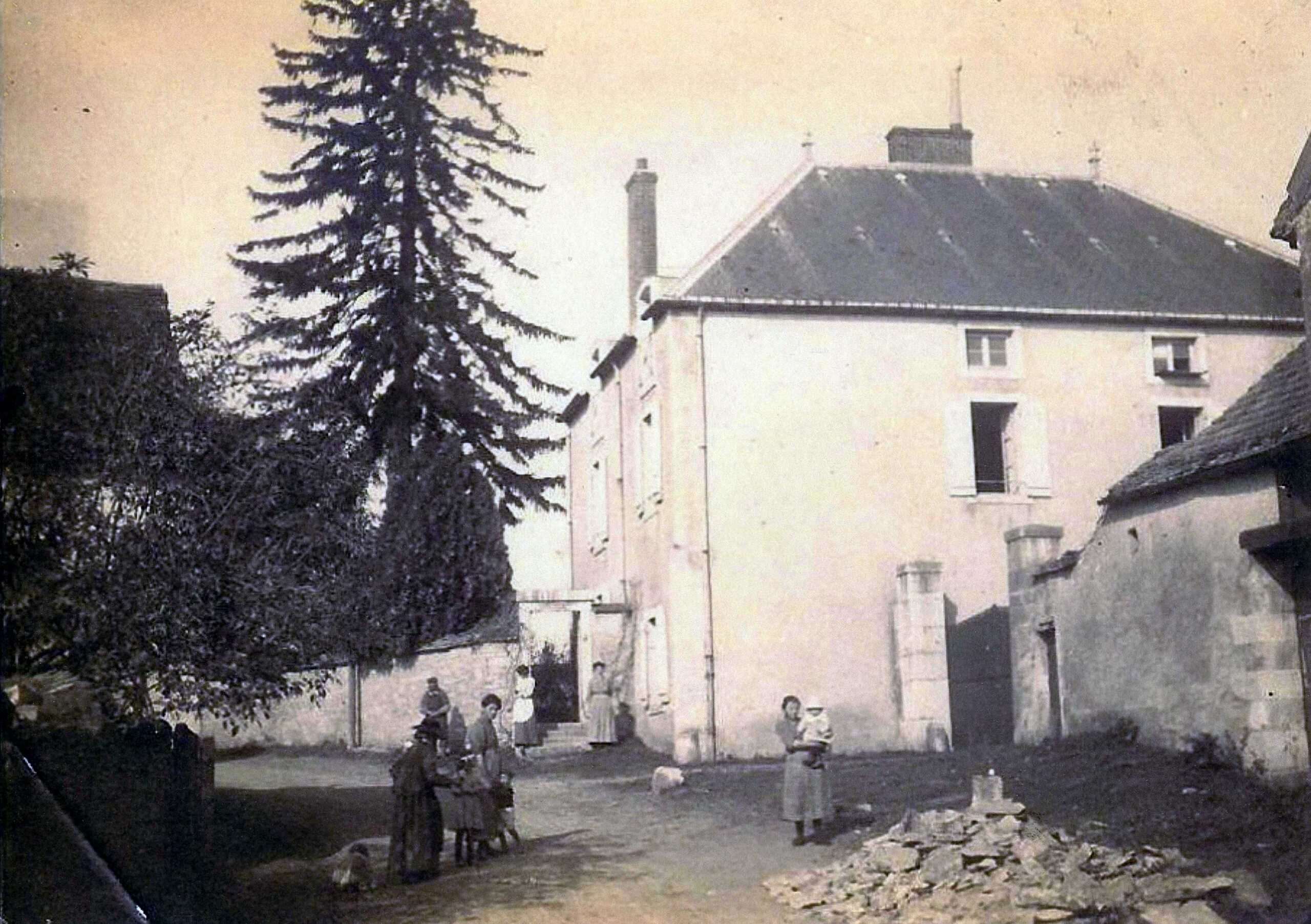 Maison du village
